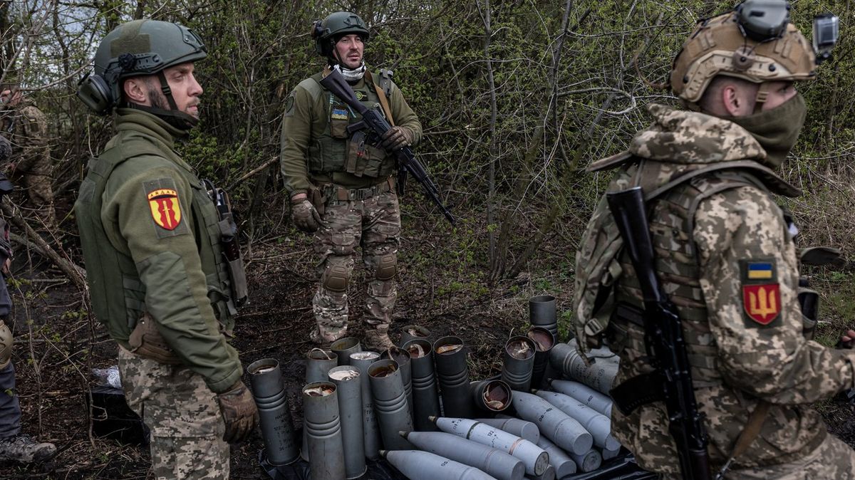 Ukrajině dochází munice už i v nejtvrdší bitvě. Zrychlete, popohání Evropu